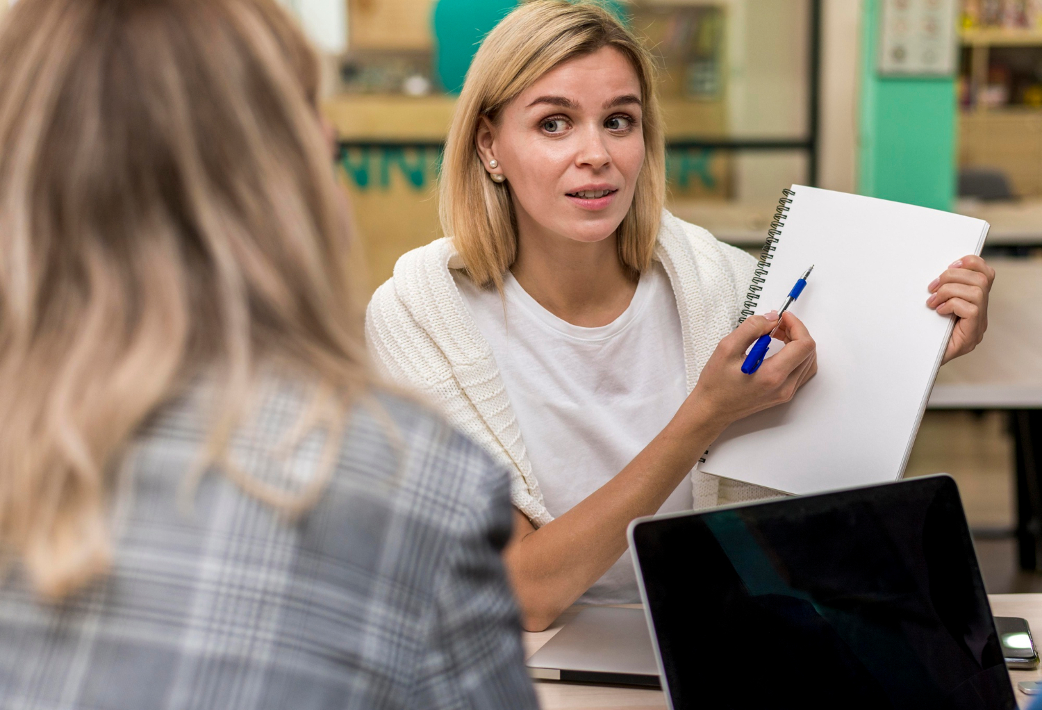 Ce rol joacă terminologia în traducerea specializată?