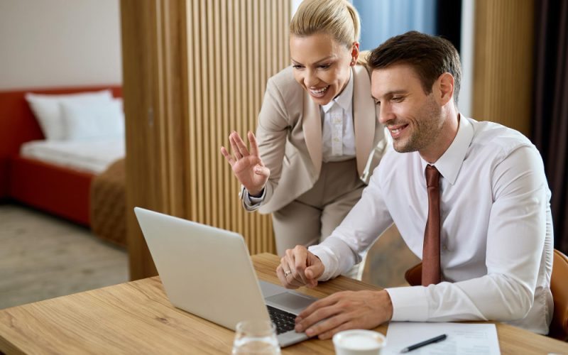 Există beneficii pentru comenzi mari sau conturi business?