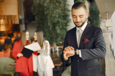 Ce este "polish-ul" și cum influențează estetica ceasului de lux?