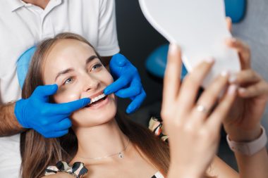 Pentru ce tipuri de restaurări dentare poate fi folosit E.max?
