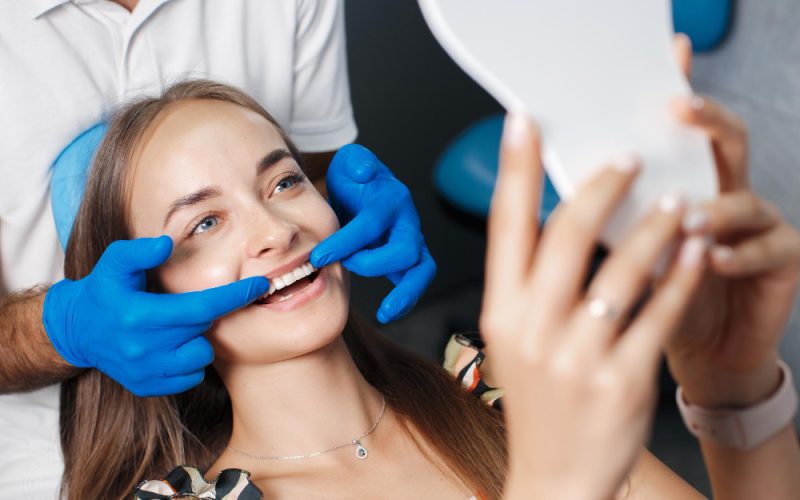 Pentru ce tipuri de restaurări dentare poate fi folosit E.max?